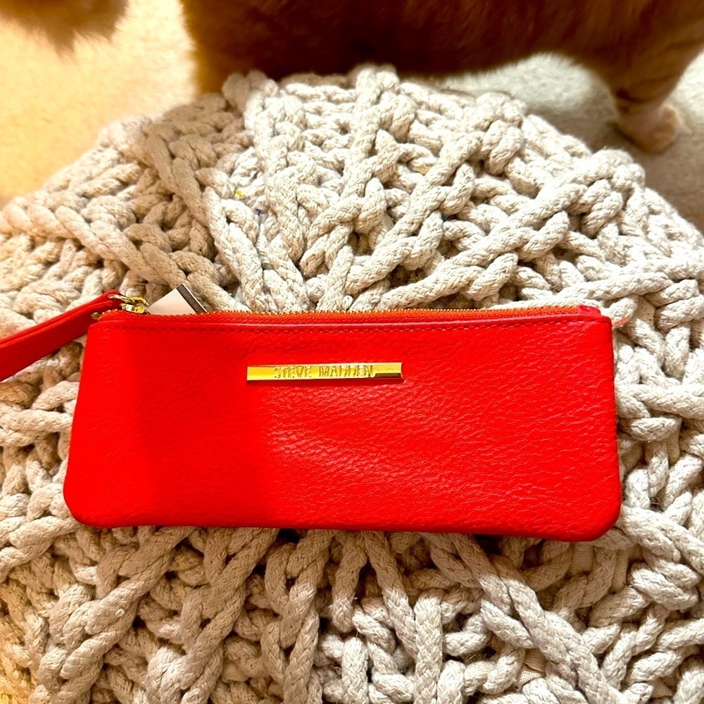 Steve Madden coral wristlet approx 8x3 zip close